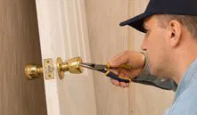 City Locksmith Services Milwaukee, WI 414-909-8866 - 6-Locks-Replace