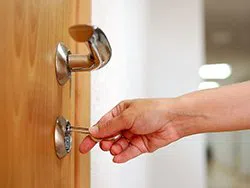 City Locksmith Services Milwaukee, WI 414-909-8866